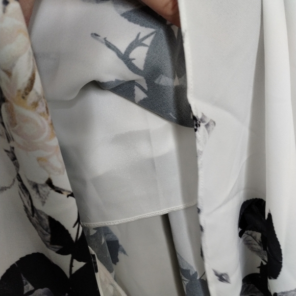 City Chic Delicate Ruffle Maxi Dress Floral size 18 (M) - Picture 4 of 6